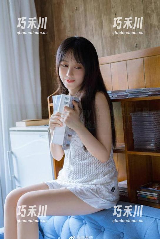 追寻夏日的足迹，Tiny Asa的原图与照片一起讲述她的炎炎岁月.txt